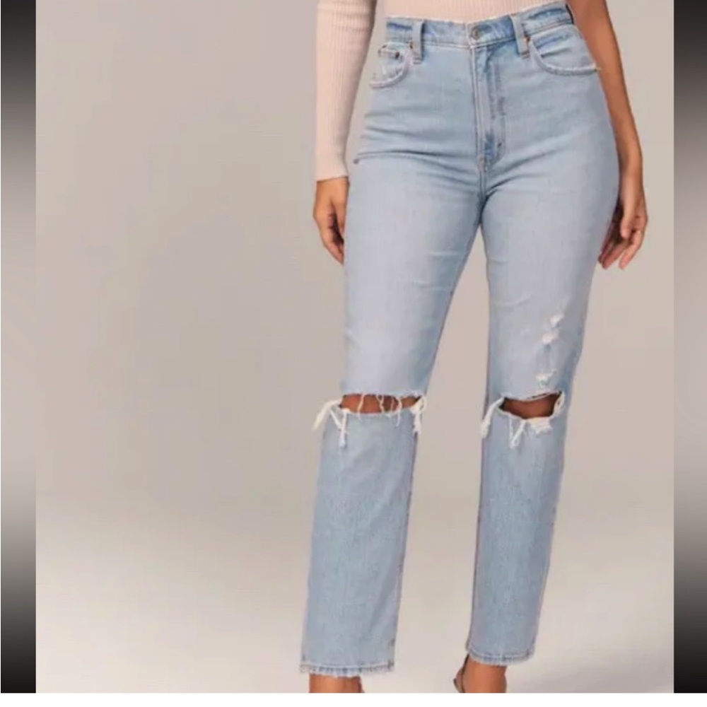 Abercrombie Ultra High Rise Ankle Straight size 25 in light wash destroyed